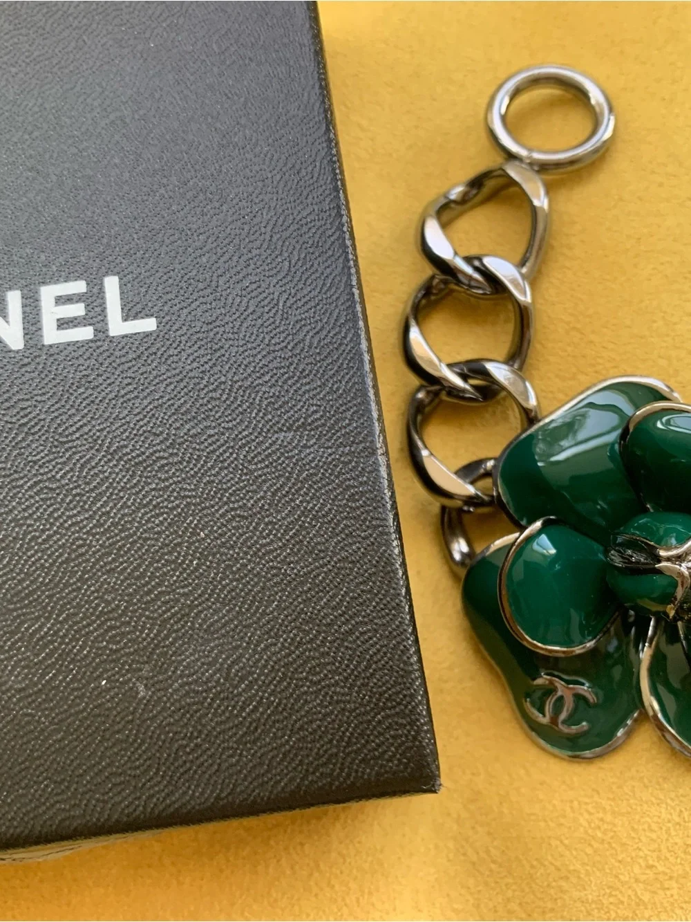 CHANEL Emeralld green metal flower Silver color braceket !